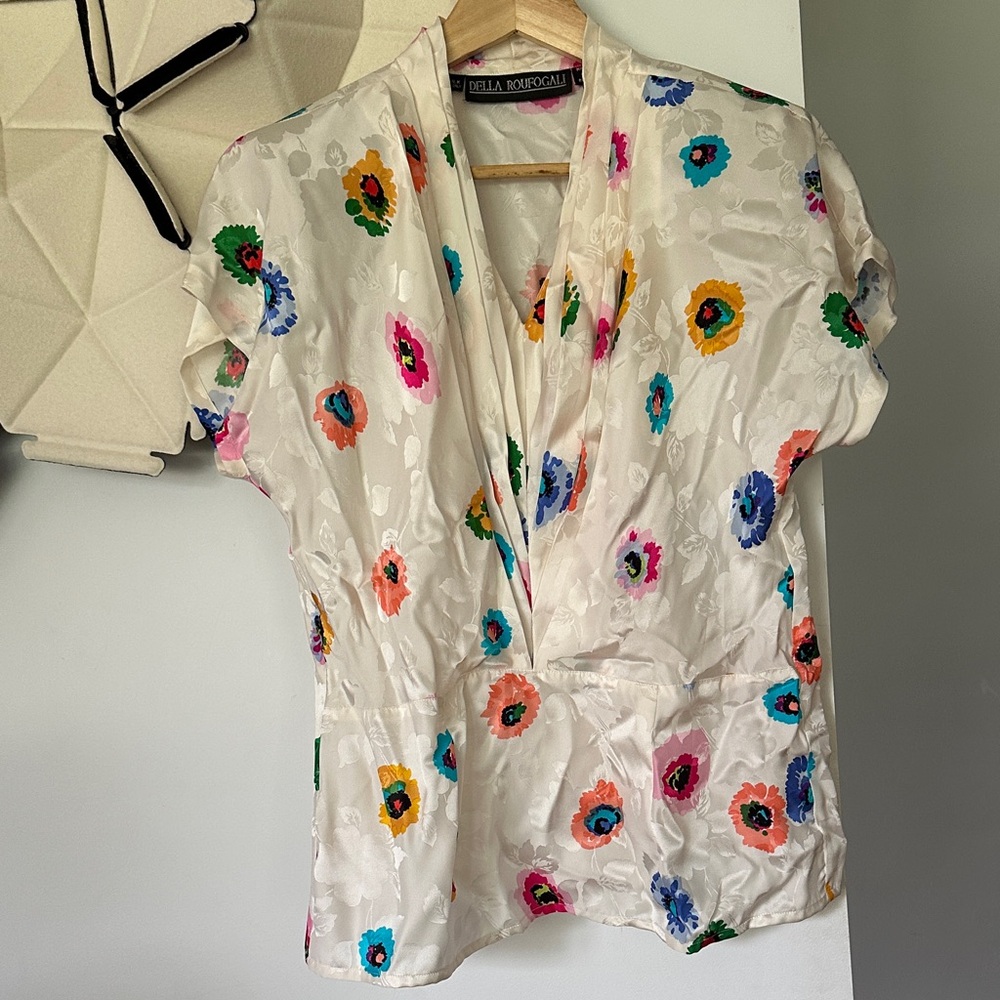 Vintage 100% silk colorful floral top drop
Waist size 10 / modern medium